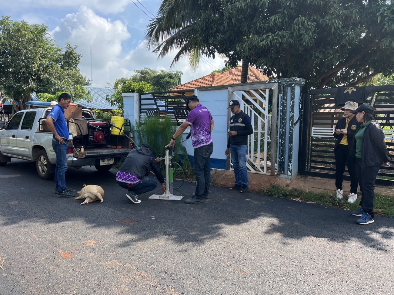 วันที่ 1 ตุลาคม 2568  นายสมชาย ปัสสาโก  รองนายก  อบต.เสิงสาง และ คณะกรรมการตรวจรับพัสดุลงพื้นที่เพื่อปฎิบัติหน้าที่ตามโครงการปรับปรุงถนนคอนกรีตเสริมเหล็ก โดยเสริมผิวจราจรแอสฟัลต์คอนกรีต หมู่ 7 บ้านหนองไผ่น้อย สายกลางบ้าน ขนาดกว้าง 4 เมตร ระยะทาง 404 เมตร หนา 0.05 เมตร หรือมีพื้นที่ไม่น้อยกว่า 1,616 ตารางเมตร งบประมาณ 580,000 บาท