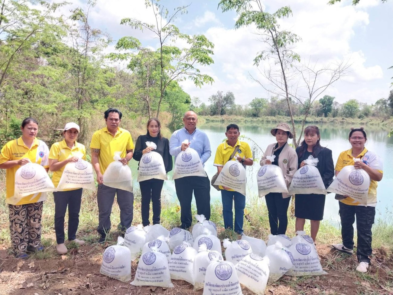 วันที่ 5 มีนาคม 2569 นายจักรพันธ์ พิริยะสกุลรัตน์ นายก อบต.เสิงสาง พร้อมด้วย นางดัชนี ศิริโชติ ปลัด อบต.เสิงสาง ได้รับประสานจาก ประมง อำเภอเสิงสาง ให้นำพันธุ์ปลาน้ำจืดไปมอบให้กับ หมู่บ้านสระประทีป และหมู่บ้านหนองไผ่ใหญ่ เพื่อปล่อยลงสู่แหล่งน้ำสาธารณะของหมู่บ้าน