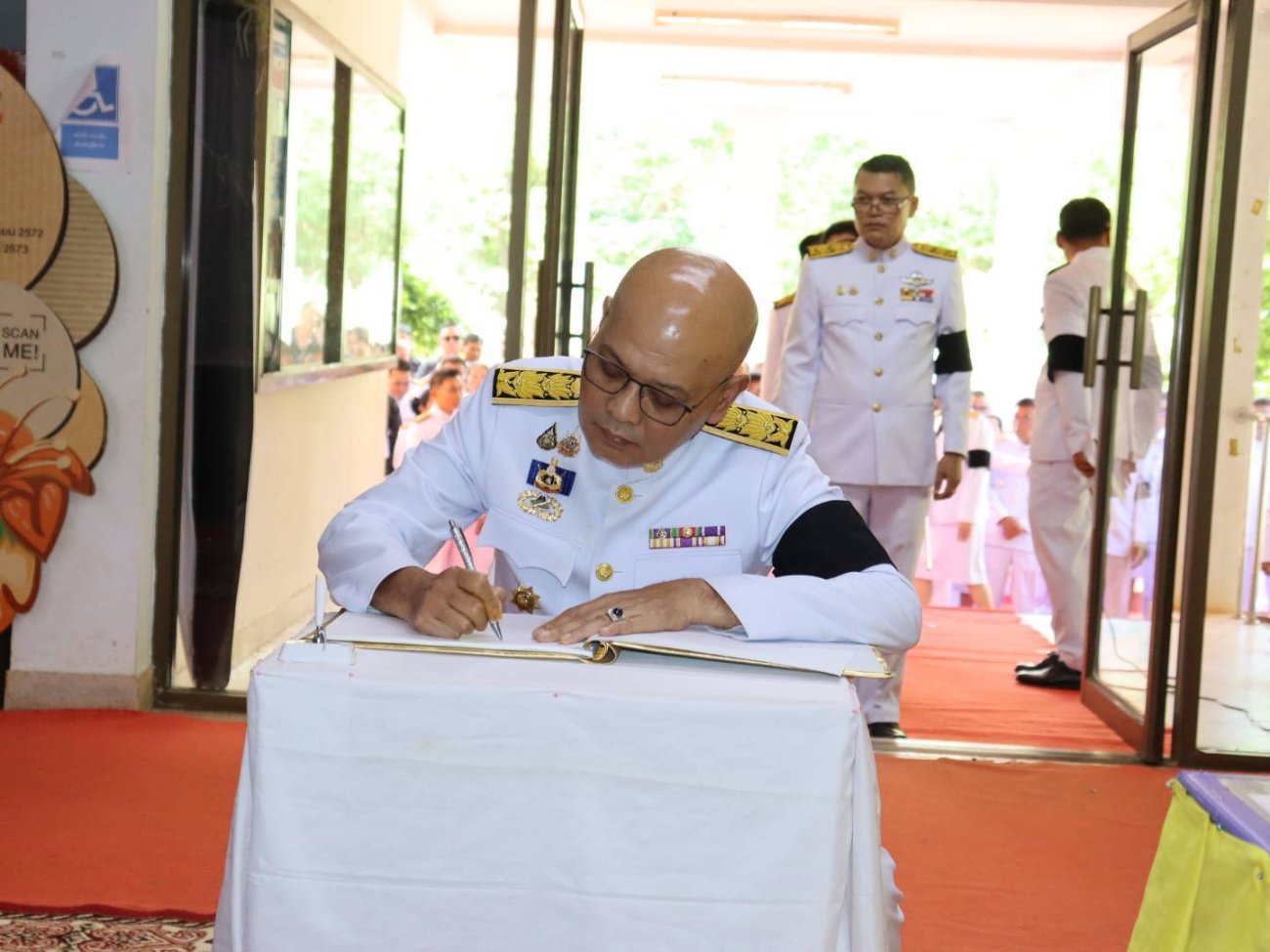 พิธีถวายน้ำสรงพระศพ และลงนามถวายความอาลัย เบื้องหน้าพระรูป สมเด็จพระเจ้าลูกเธอ เจ้าฟ้าพัชรกิติยาภาฯ